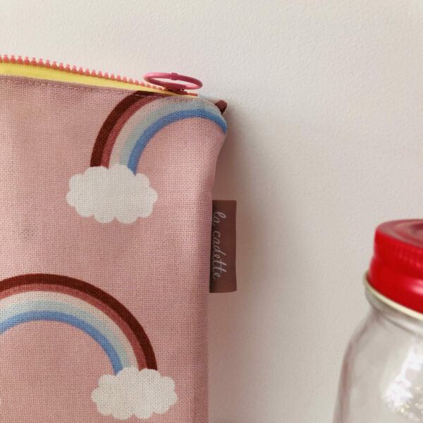 trousse plate arc-en-ciel