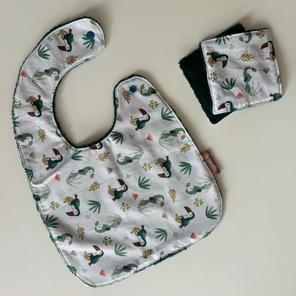 bavoir et lingettes en coton toucan et éponge vert canard