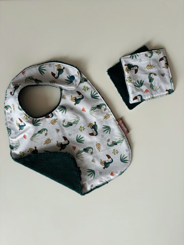bavoir et lingette en coton motif toucan et éponge verte canard