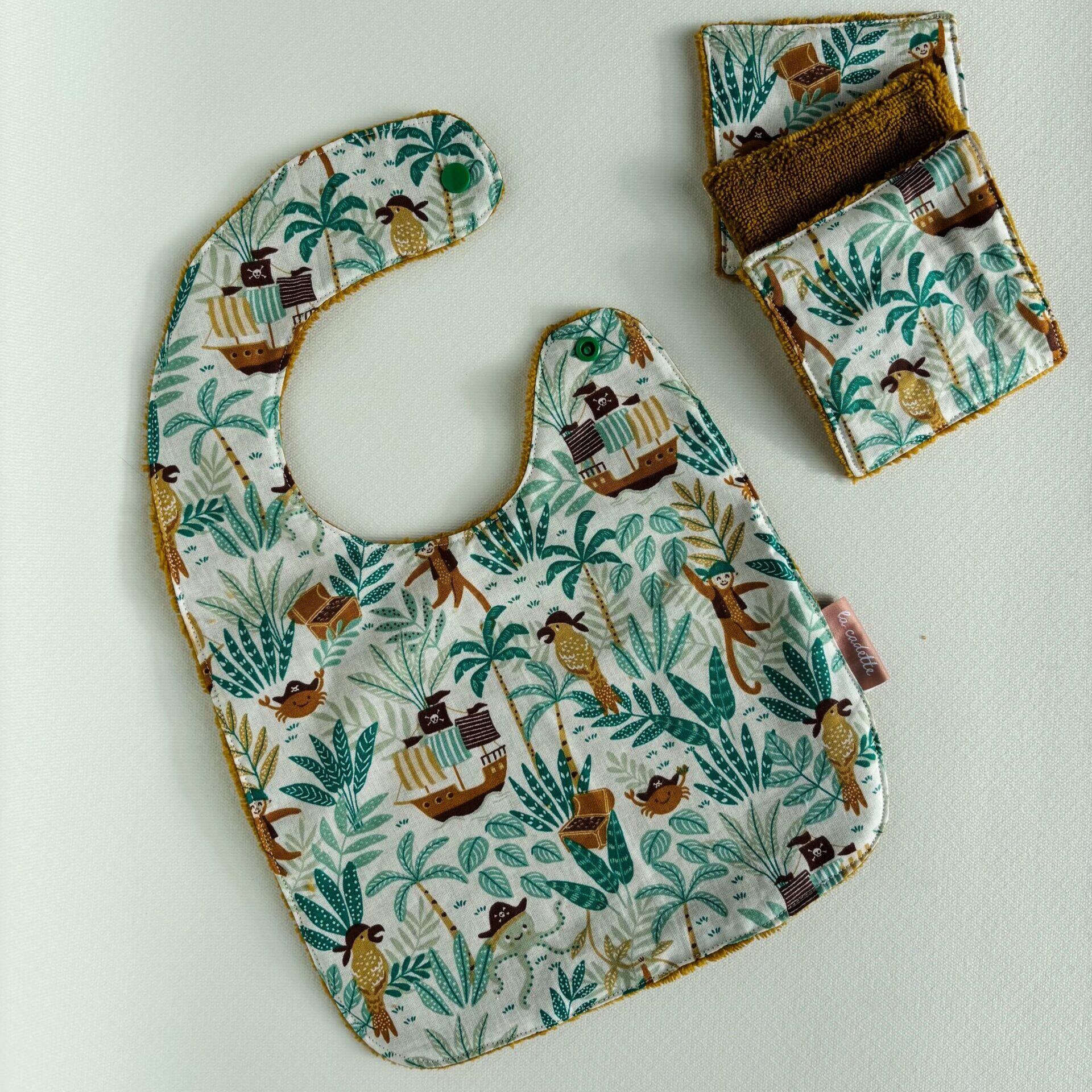 IMG_3495 bavoir et lingettes en tissus