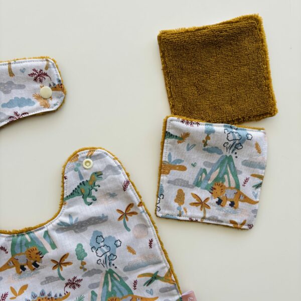 bavoir et lingettes dinosaure